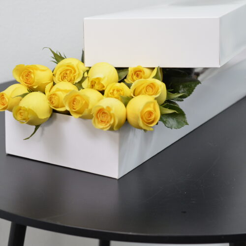 Box with 12 yellow roses Box with 12 yellow roses