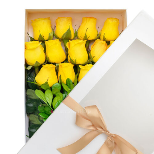 Box with 12 yellow roses Box with 12 yellow roses