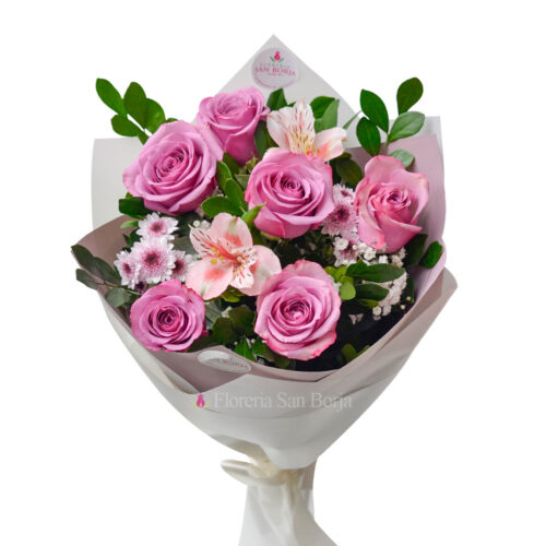 Ramo con 6 rosas lilas, astromelias y otras flores