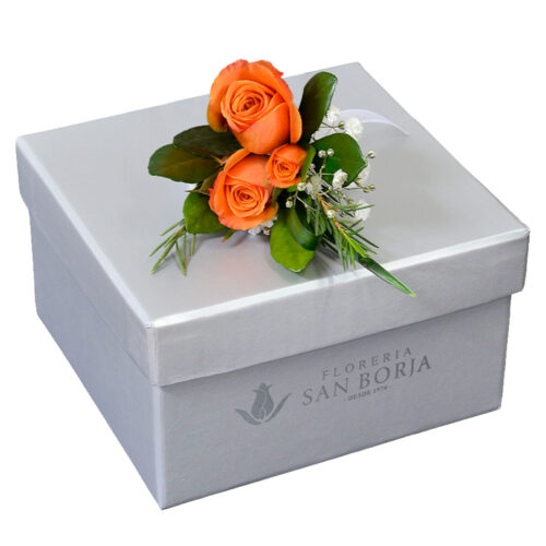 Corsage de 3 mini rosas naranjas en box premium