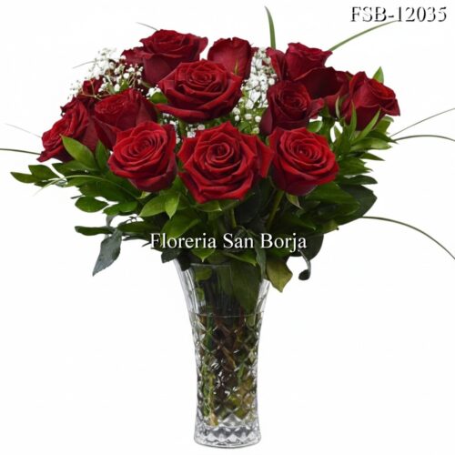 12 rosas rojas y follajes en florero de vidrio a lima peru