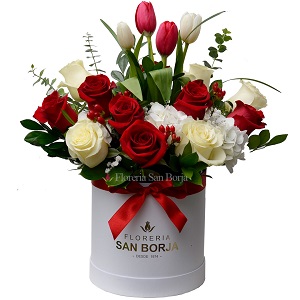 Los mejores arreglos florales blancos y rojos para regalar y decorar en Fiestas Patrias arreglos florales blancos