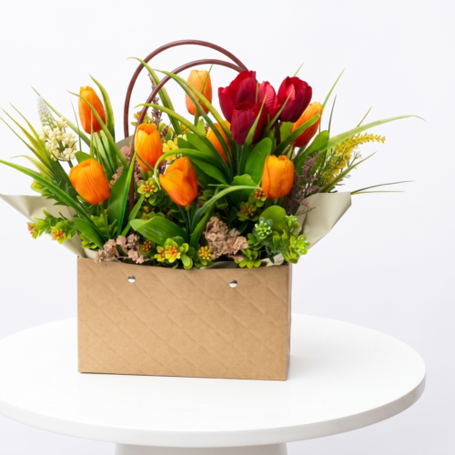 Arreglo artificial de tulipanes naranjas y rojos