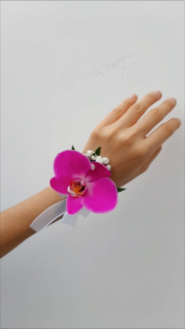 ¿Se acerca tu fiesta de promoción? 💃🏻🕺🏽 recuerda llevar un corsage de orquídea 🌺 que combine con tu vestido 👗 y accesorios 👠. Encuentra tu color favorito en nuestra web: www.floreriasb.com.pe o en nuestro local en Av. las artes norte 288, San Borja
También disponibles en Rappi y PedidosYa.
.
.
orquideasdepromoción fiestadepromo orquideasperu  corsageorquidea  botonier corsagederosa botonierderosas fiestadepromocion minirosas  fiestaprom  floreriasperu floreriaslima floreriasenlima floreriaensanborja floreriasanborja